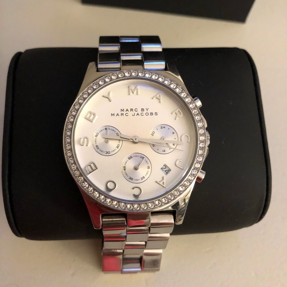 Marc Jacobs boyfriend watch for ladies.